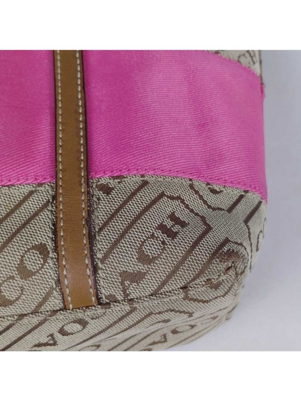 Coach Signature Logo Canvas Tote
Handbag. - Picture 14 of 16